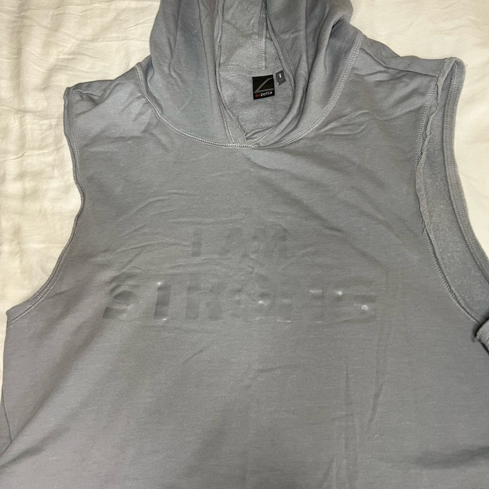 Zella sleeveless hoodie “I am strong” size M